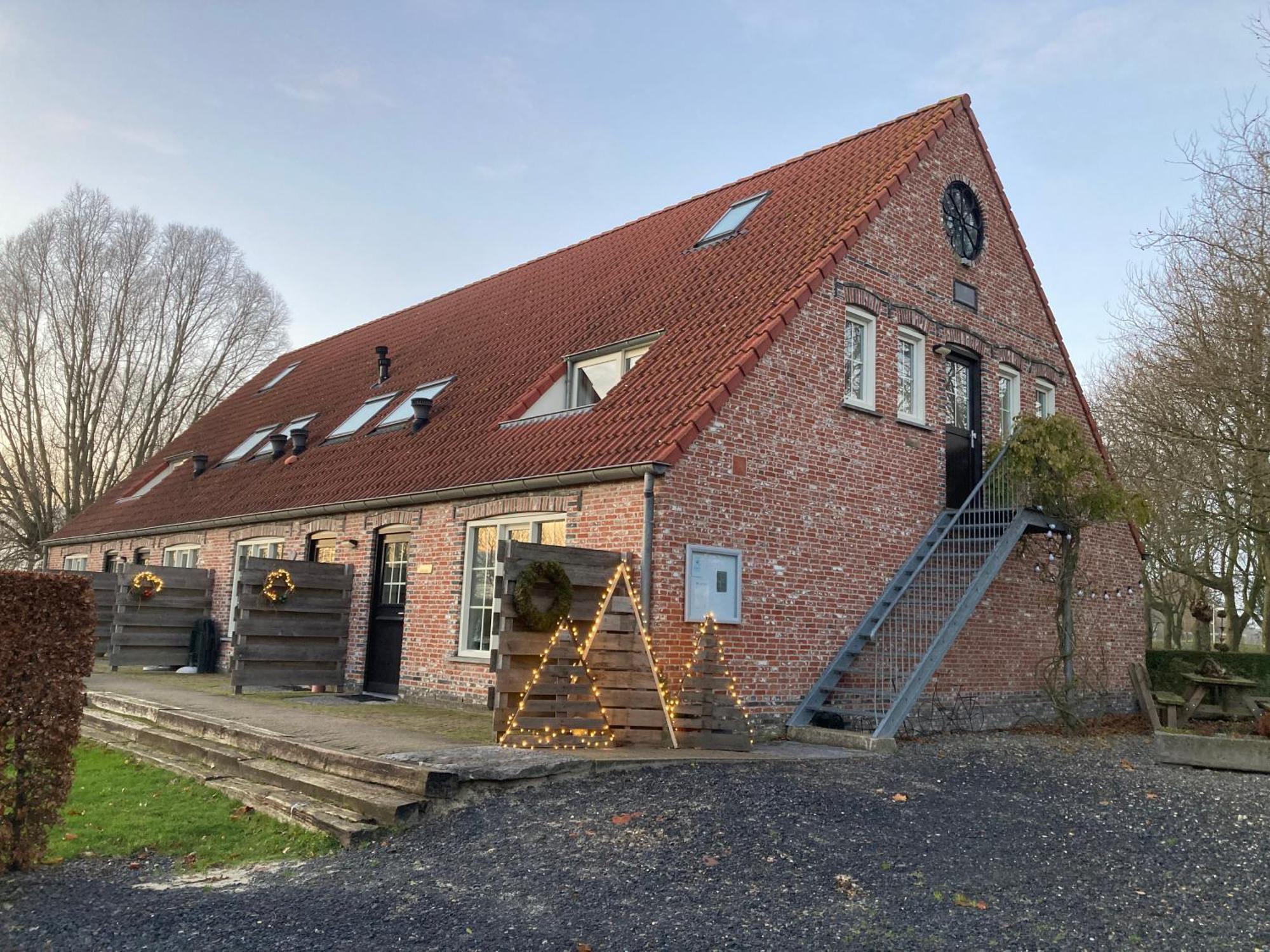 Accommodatie In Herbouwde Boerenschuur Koestal 勒特朗舍芒 外观 照片