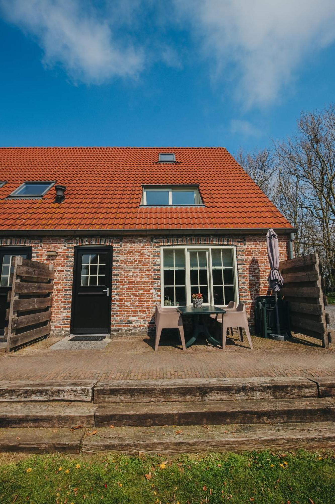 Accommodatie In Herbouwde Boerenschuur Koestal 勒特朗舍芒 外观 照片
