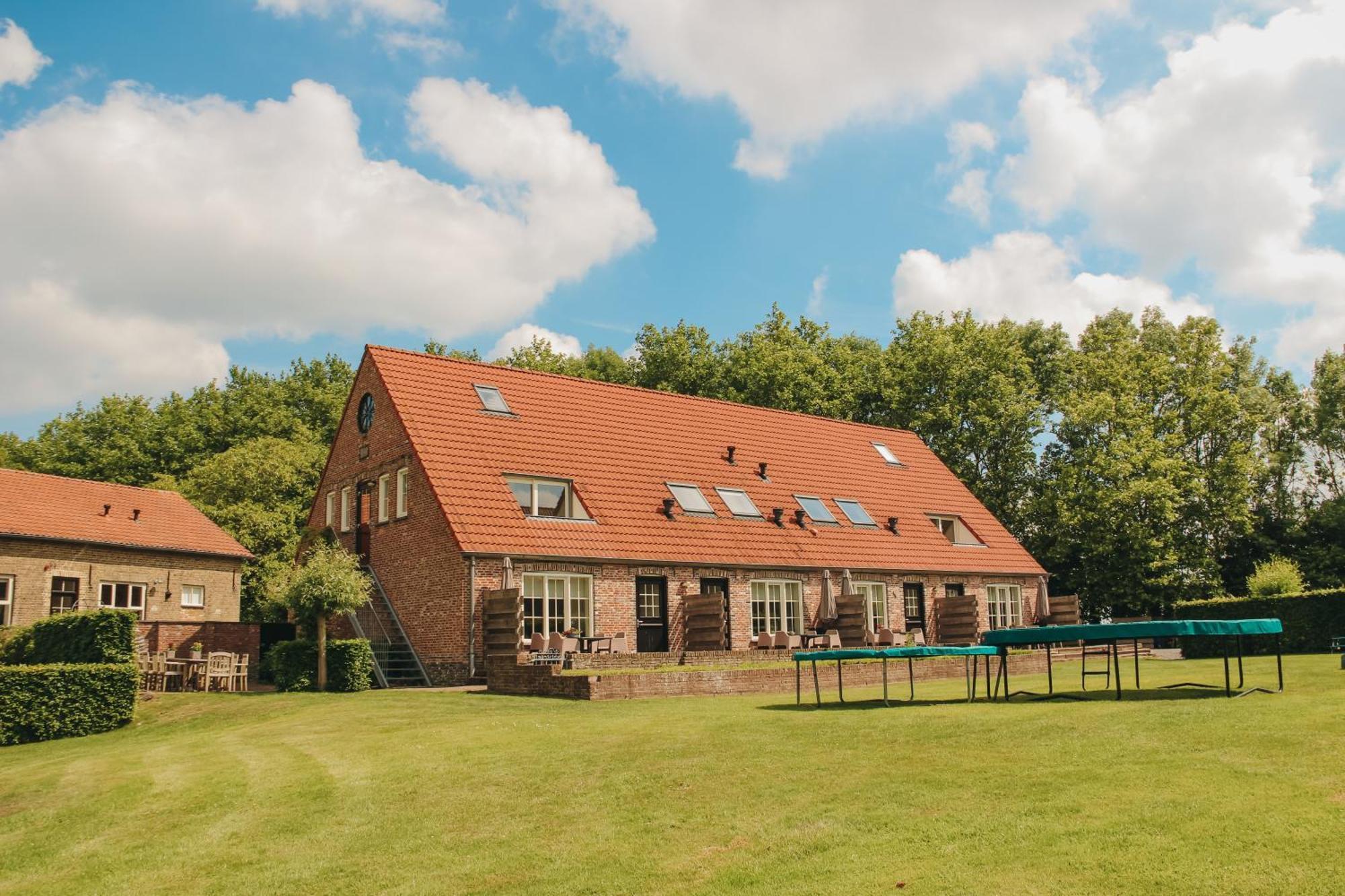 Accommodatie In Herbouwde Boerenschuur Koestal 勒特朗舍芒 外观 照片